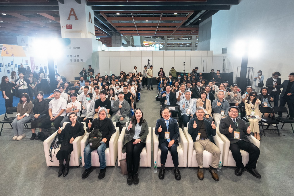 「114 資訊月暨教育科技展」典禮上正式頒發全國前三名的榮耀獎項